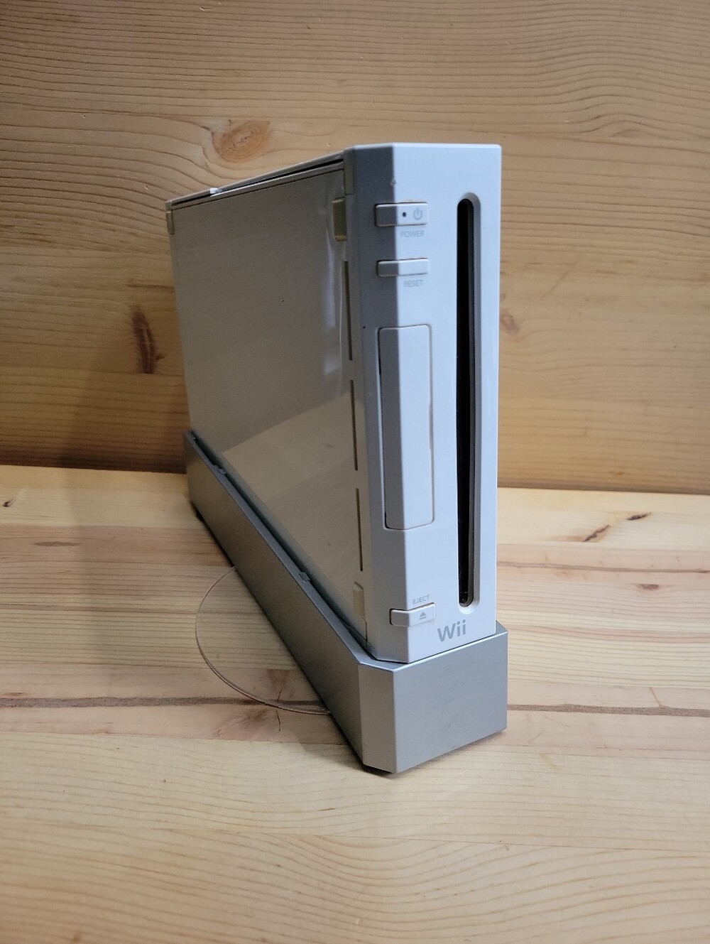 Nintendo Wii Console FOR PARTS OR REPAIR (Powers on, Wont Read disc's)